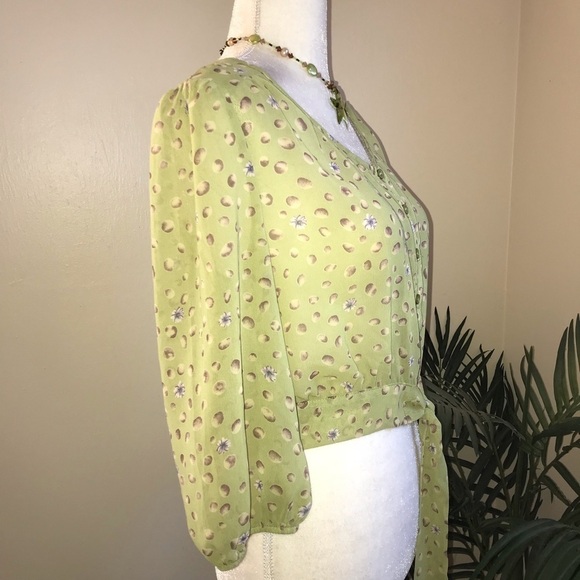2/$20 Ya Los Angeles Floral Tie Front Cropped Top M - Picture 3 of 6